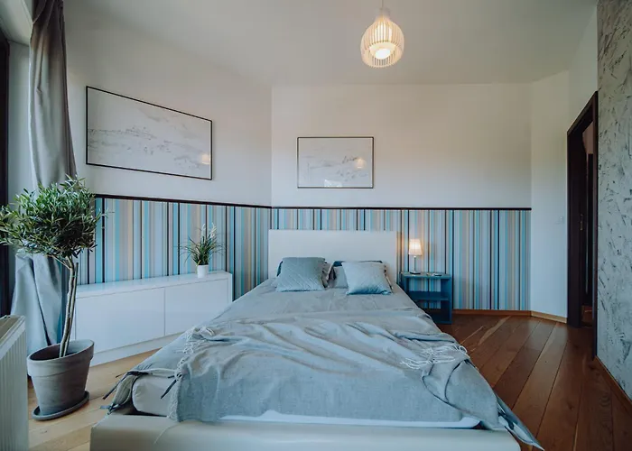 Panorama Gor - Centrum Miasta, Z Widokiem Na Szrenice *