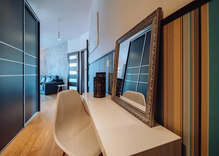 Panorama Gor - Centrum Miasta, Z Widokiem Na Szrenice *