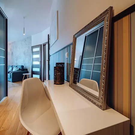 Panorama Gor - Centrum Miasta, Z Widokiem Na Szrenice *