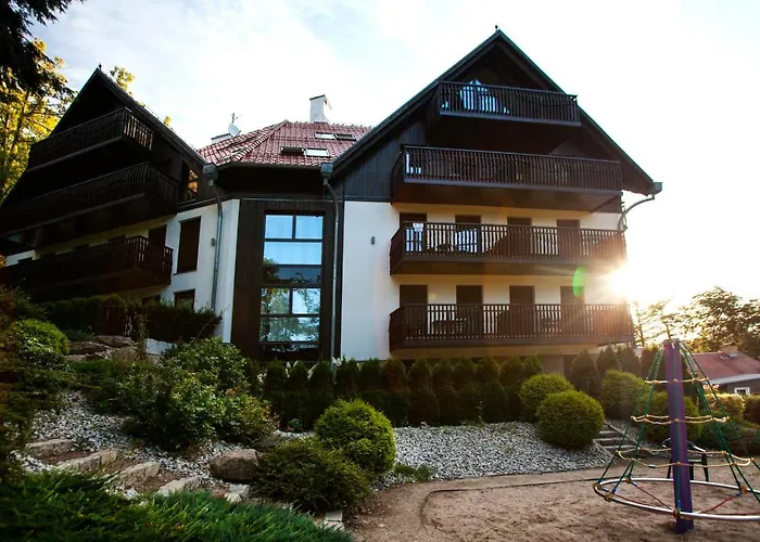 Panorama Gor - Centrum Miasta, Z Widokiem Na Szrenice Шклярска-Поремба