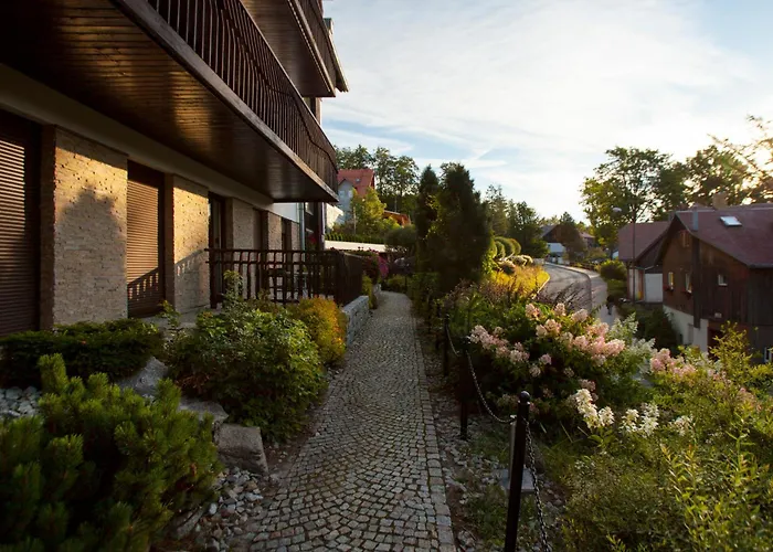 Panorama Gor - Centrum Miasta, Z Widokiem Na Szrenice Шклярска-Поремба