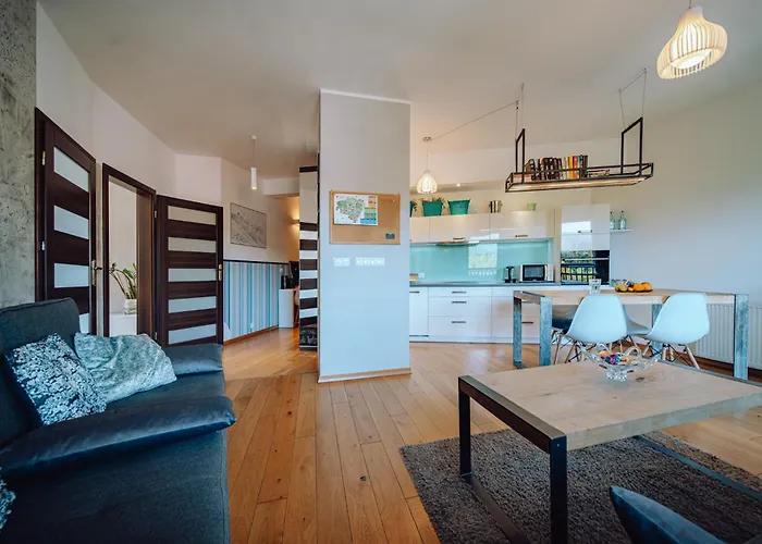 Panorama Gor - Centrum Miasta, Z Widokiem Na Szrenice *